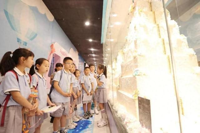 浐灞第三小学市级“名校+”共同体到御品轩幸福烘焙魔法城堡开展实践课程(图1)