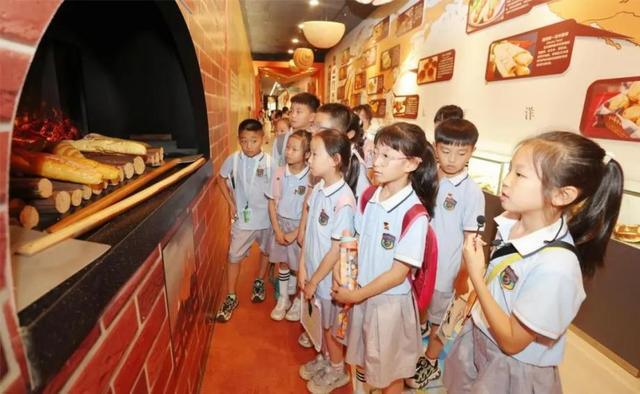 浐灞第三小学市级“名校+”共同体到御品轩幸福烘焙魔法城堡开展实践课程(图2)